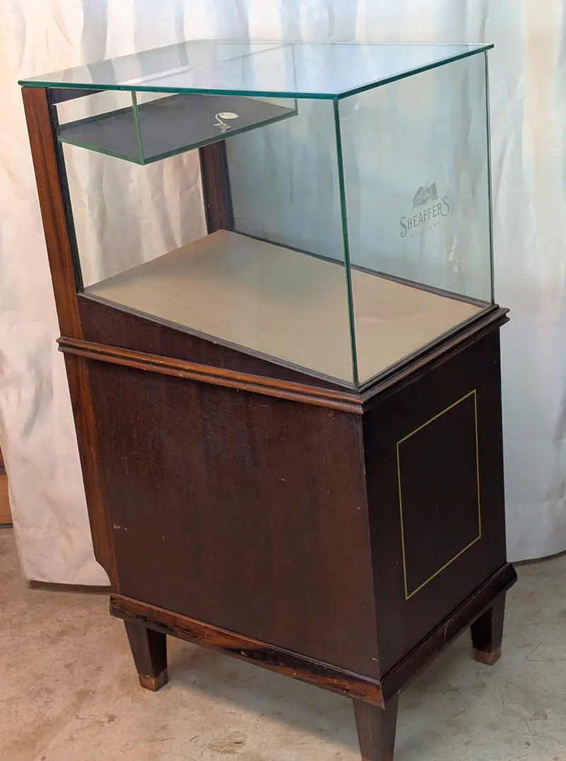 1930S Sheaffer Self-Filling Fountain Pen Display Cabinet In Original Glass Case 1
