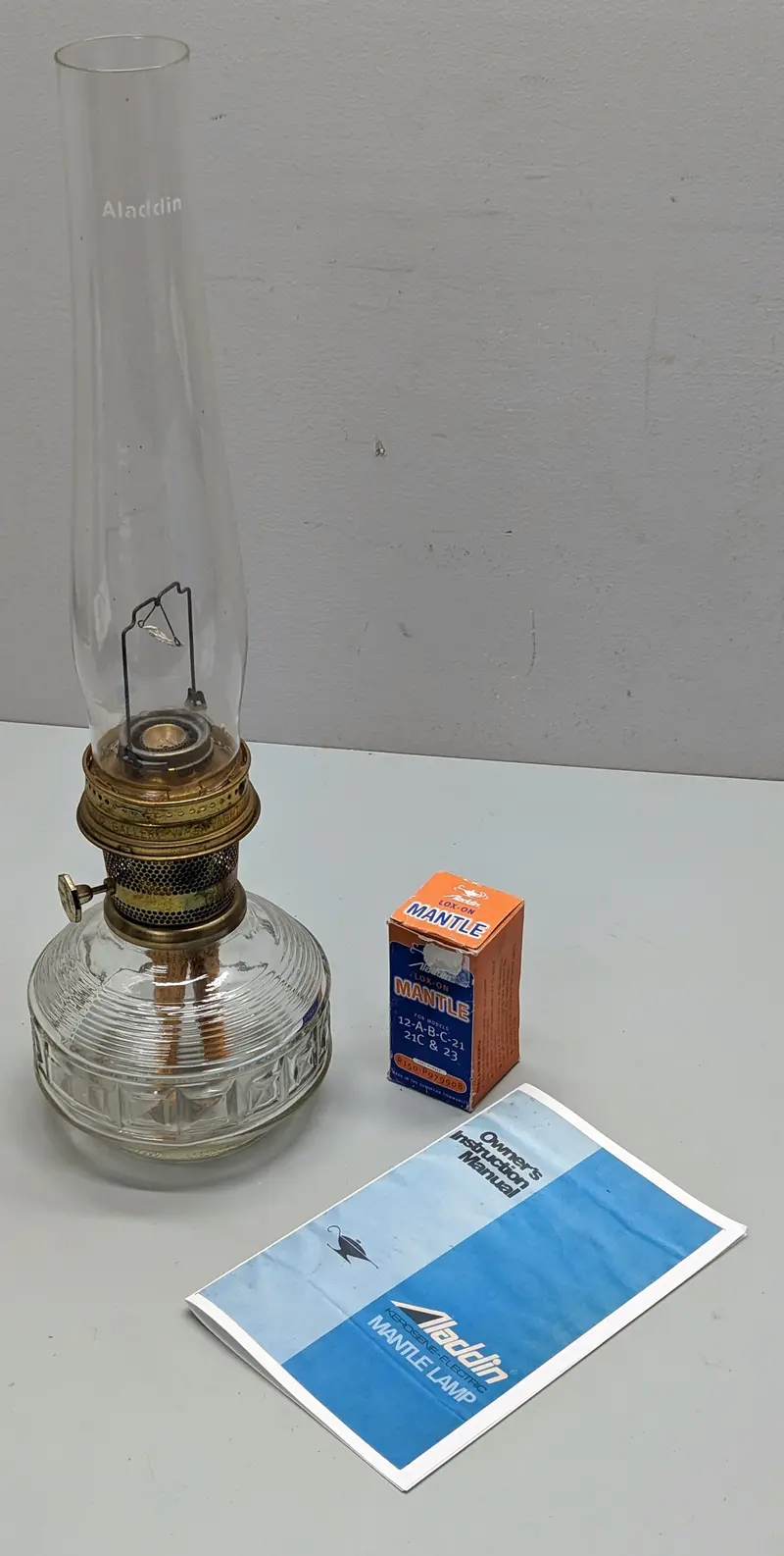 Aladdin Mantle Shelf Lamp – 1920S Diamond-Square Pattern Glass Bowl 1