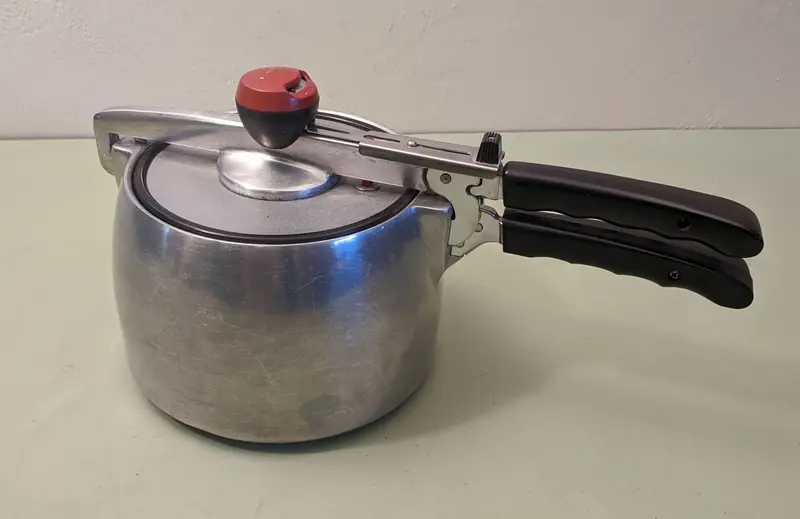 General Mills 4-Quart Aluminum Pressure Cooker (Model Gm-3C) 1