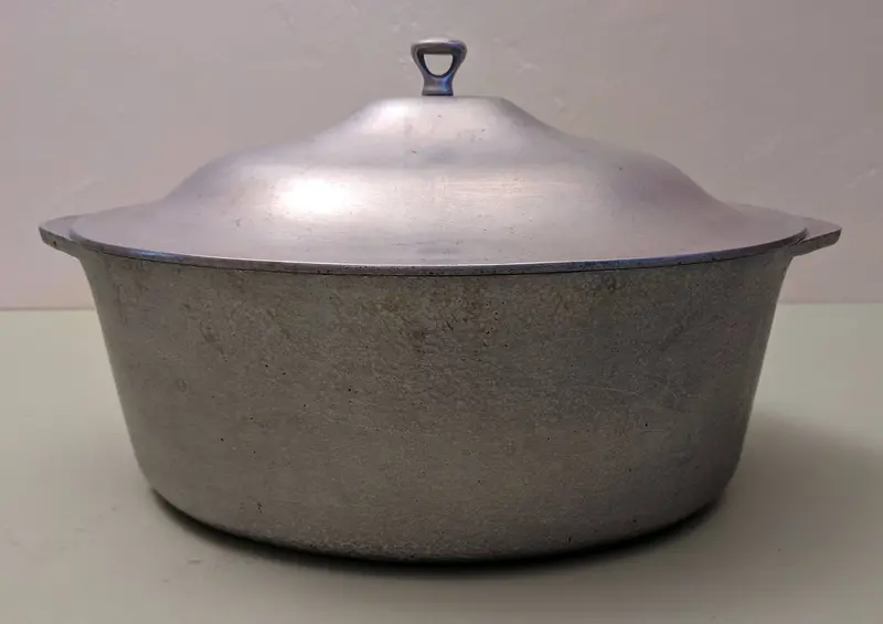 Hammercraft 6-Quart Oval Covered Roaster – Heavy-Duty Cast Aluminum 1