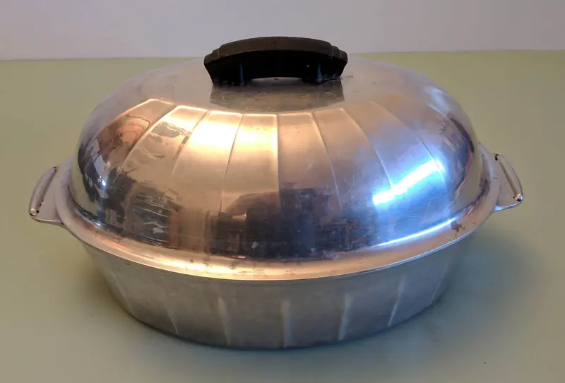 Household Institute Art Deco 6-Quart Oval Roasting Dish With Domed Lid 1
