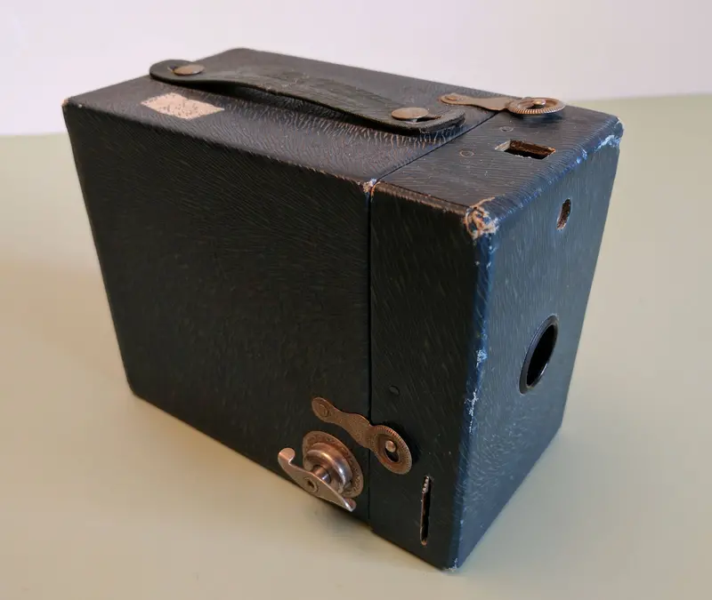 Kodak Rainbow Hawkeye No. 2 Model C Blue Finish Box Camera 1