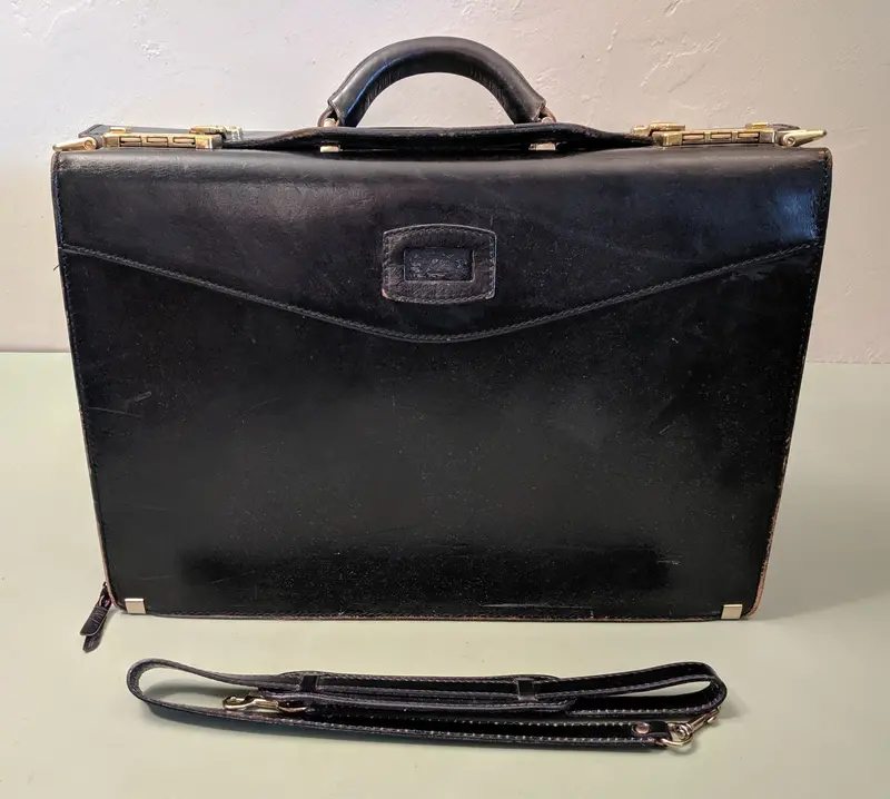 Lorenzo Full-Grain Leather Attaché Case — Amiet Combination Lock Security Design 1