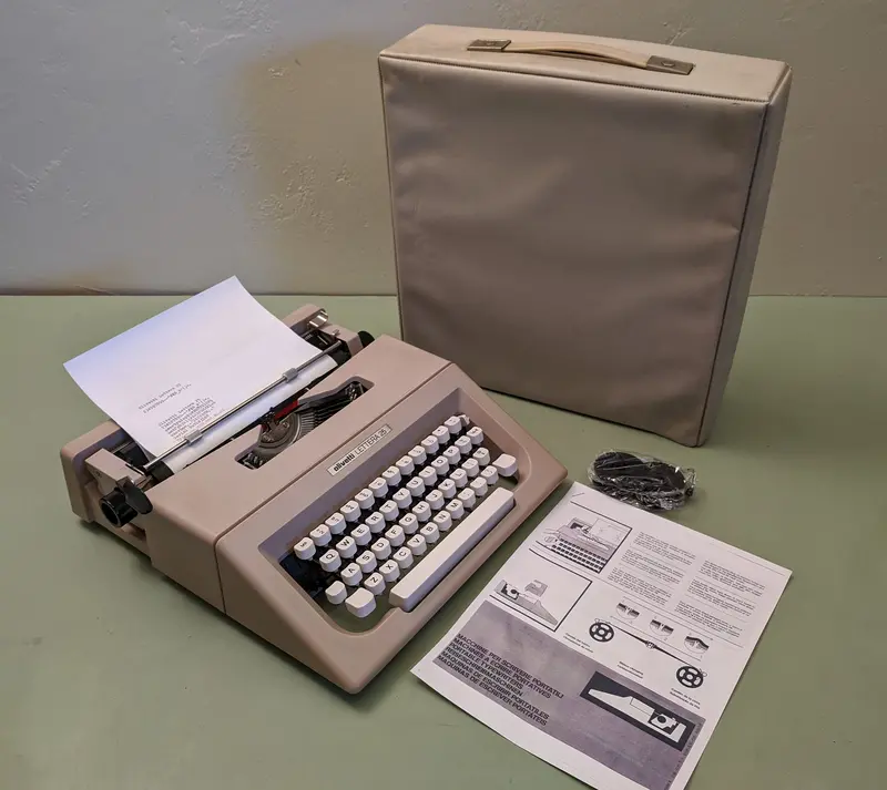 Olivetti Lettera 25 Mechanical Typewriter – Iconic Italian Design With Full Functionality 1
