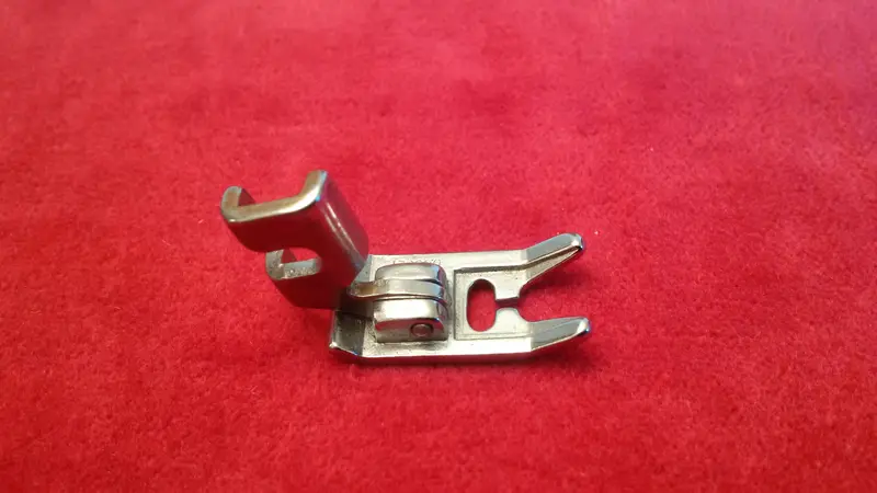 Singer Low-Shank Hinged Zigzag Presser Foot (Part #179600) 1