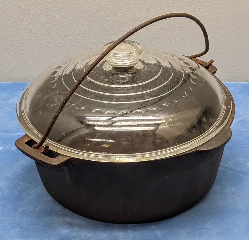 Wagnerware 10-Inch Cast Iron Chicken Fryer – 5-Quart Capacity With Bail Handle & C-8 Glass Lid 1