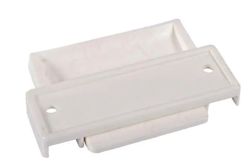 White Sliding Window Center Lock – Secure Engagement Design 1